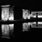 Templo entre oscuridad